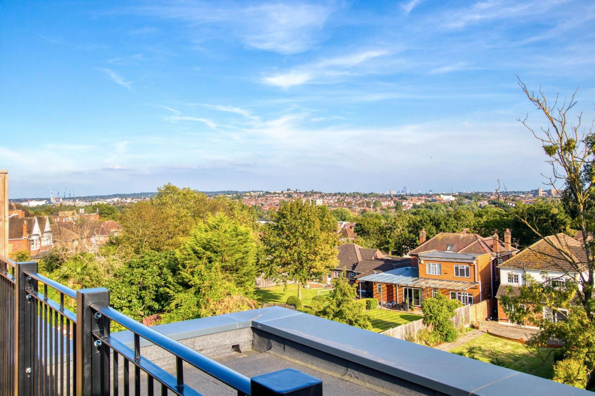 Modern Penthouse In Wembley Apartment London Bagian luar foto